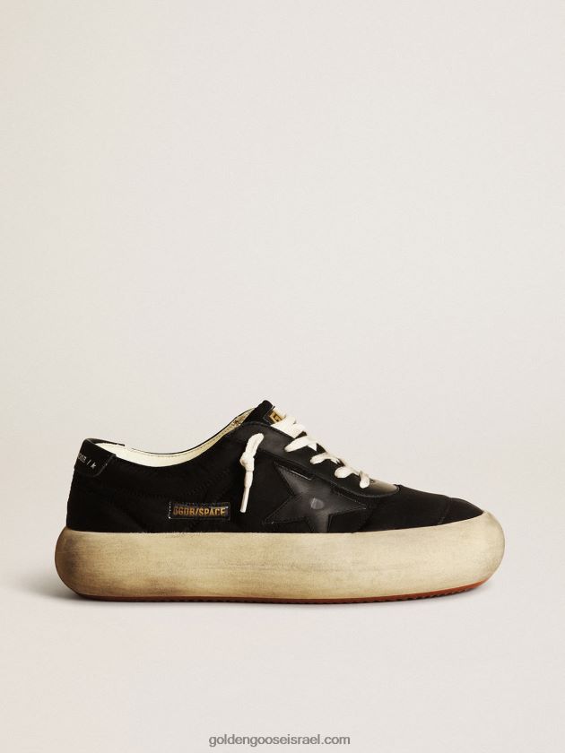 נשים Golden Goose נעלי כוכב חלל בניילון שחור עם כוכב עור שחור ולשונית עקב 246D24175