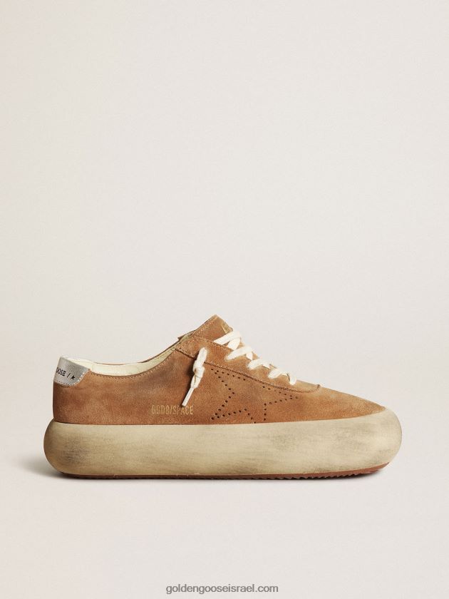 נשים Golden Goose נעלי כוכב חלל מזמש בצבע טבק עם כוכב מחורר ולשונית עקב עור מתכתי כסוף 246D24236