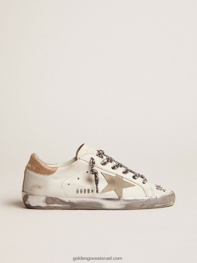 נשים Golden Goose נעלי ספורט סופר-סטאר מעור לבן עם כוכב זמש אפור קרח וכיתוב שחור מנוגד 246D2446