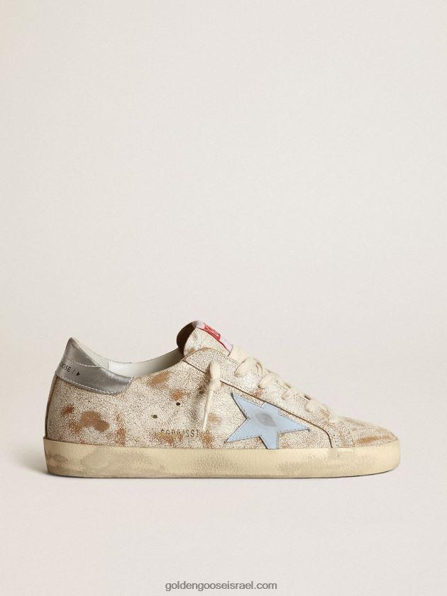 נשים Golden Goose נעלי ספורט סופר-סטאר עם כוכב עור בצבע תכלת מעושן וכרטיסיית עקב מעור מתכתי כסוף 246D2450