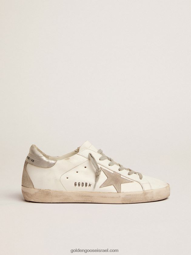 נשים Golden Goose נעלי ספורט סופר-סטאר עם לשונית עקב כסופה וכיתוב ניטים ממתכת 246D2457